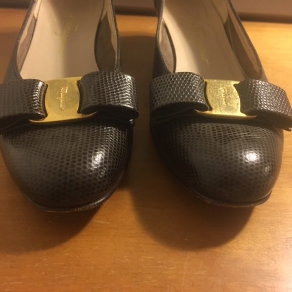 Salvatore Ferregamo Vara Bow Leather Pumps (Size 7.5) - Picture 2 of 11